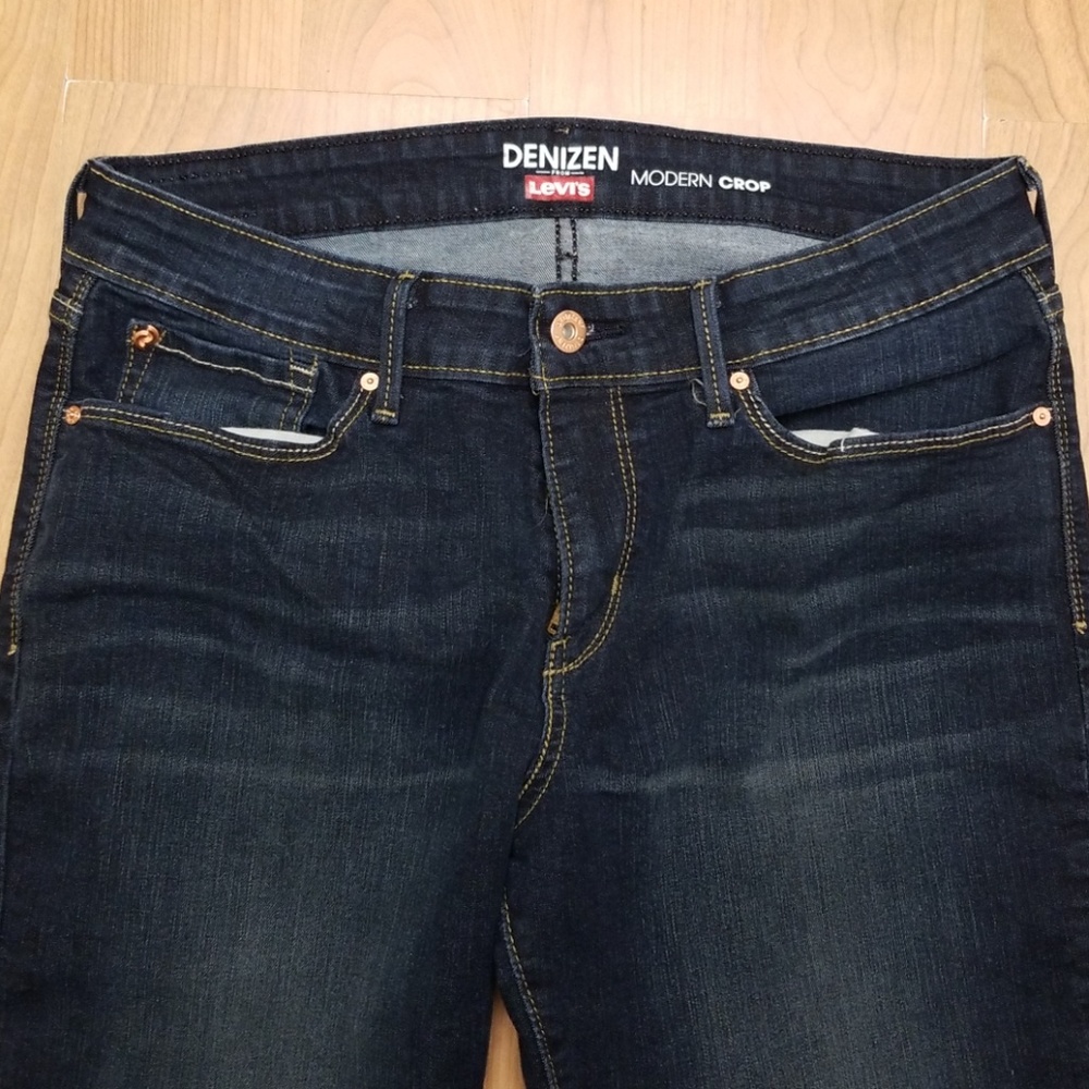 Jean's Cropped - Picture 3 of 6